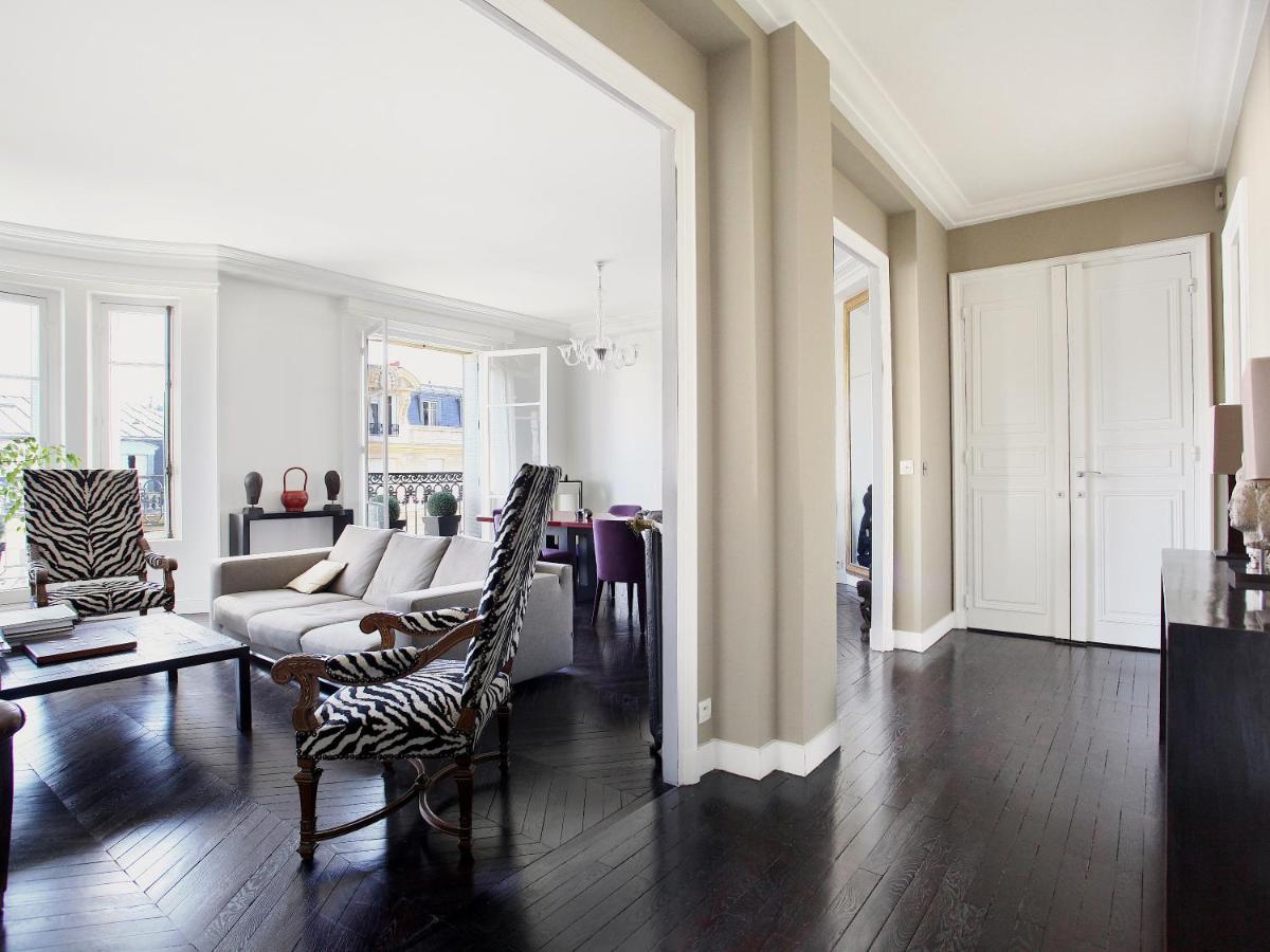 Outstanding 2 Bedrooms With A Terrific Eiffel Tower View Appartement *